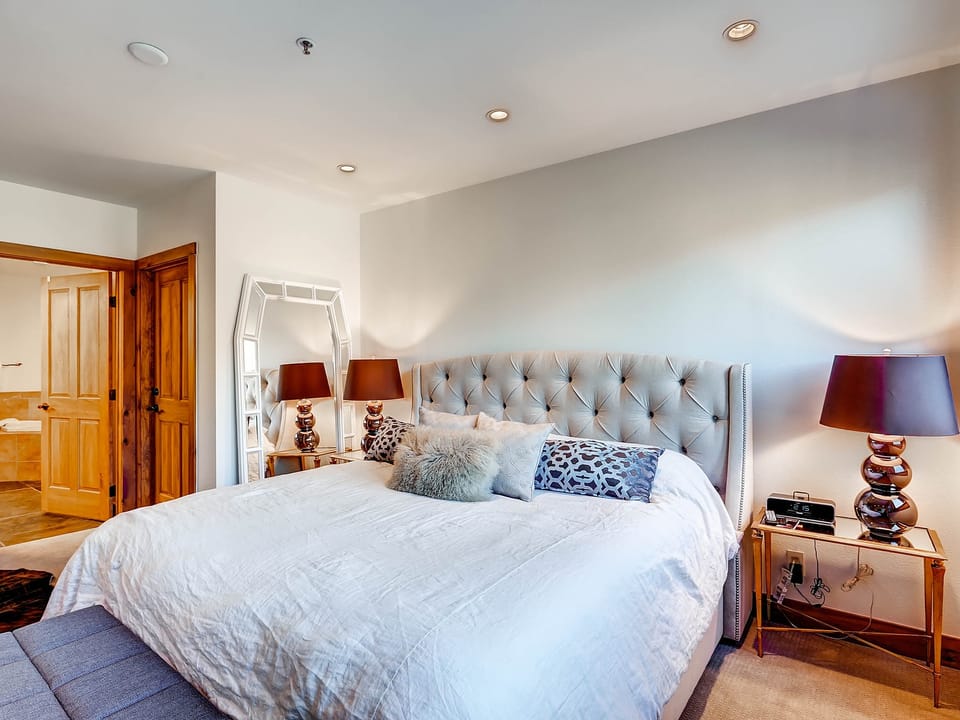 Luxury 4Bdr Ski In-Out Condo-Premium Amenities Apartment in Keystone