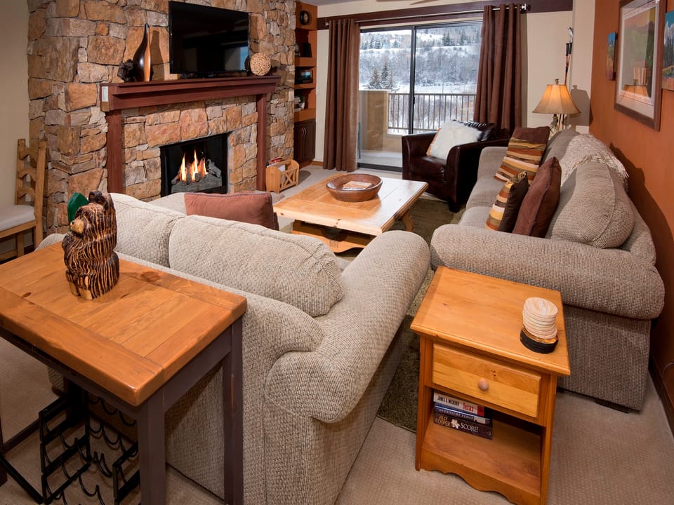 Spacious 1BR Condo - Across from Gondola+Beaver Creek View Apartment in Avon