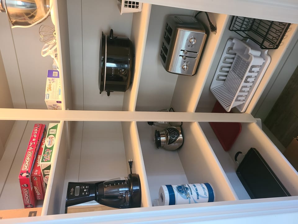 Inside the pantry you will find the appliances available for you to use during your stay.