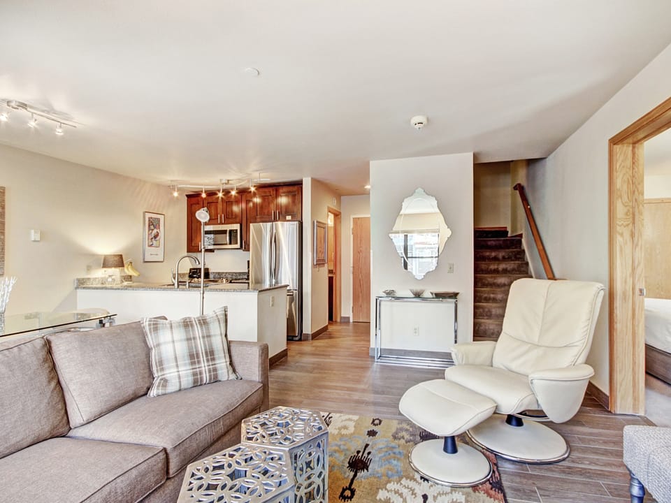 Luminous 2Br 2Ba - Steps to Snowy Fun & Main St Apartment in Breckenridge