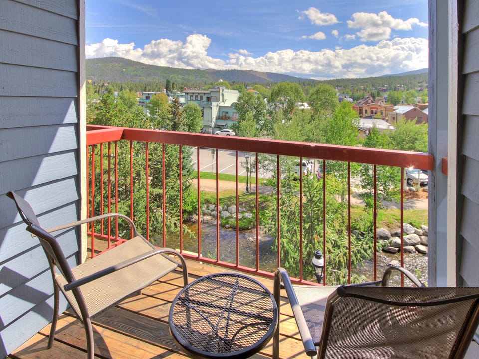 Bright Scenic Studio Walk to Ski and Apres-Ski - Sleeps 4 Apartment in Breckenridge