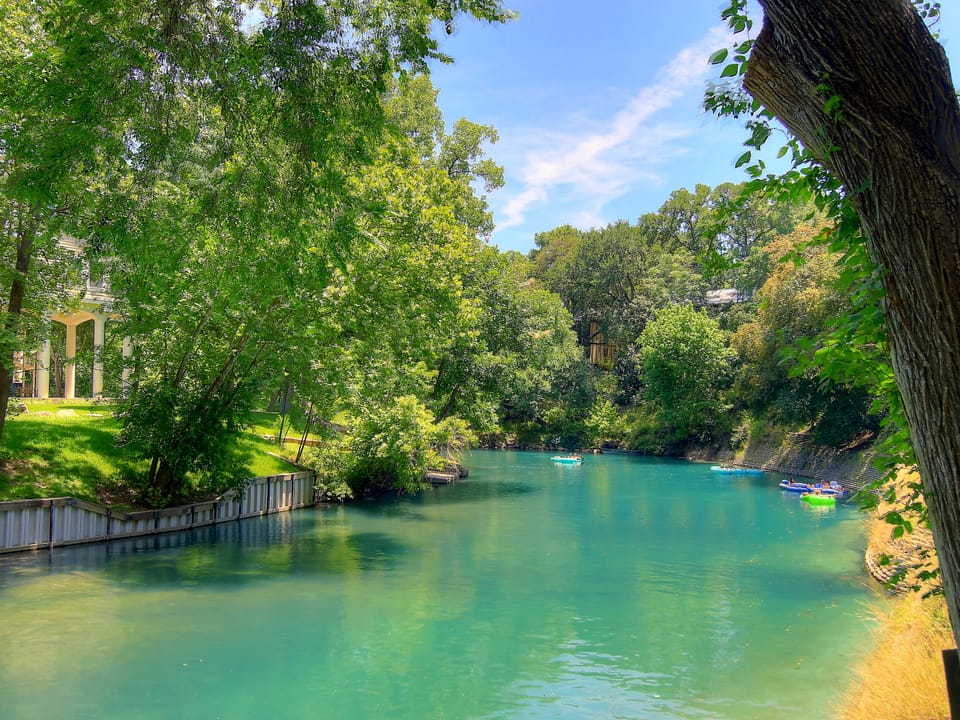 CW C211 Delroy Curly Rays Comal Condo Apartment in New Braunfels