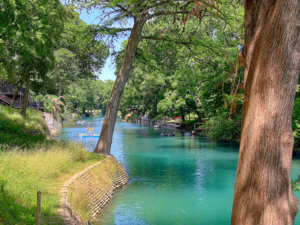 CW C211 Delroy Curly Rays Comal Condo Apartment in New Braunfels