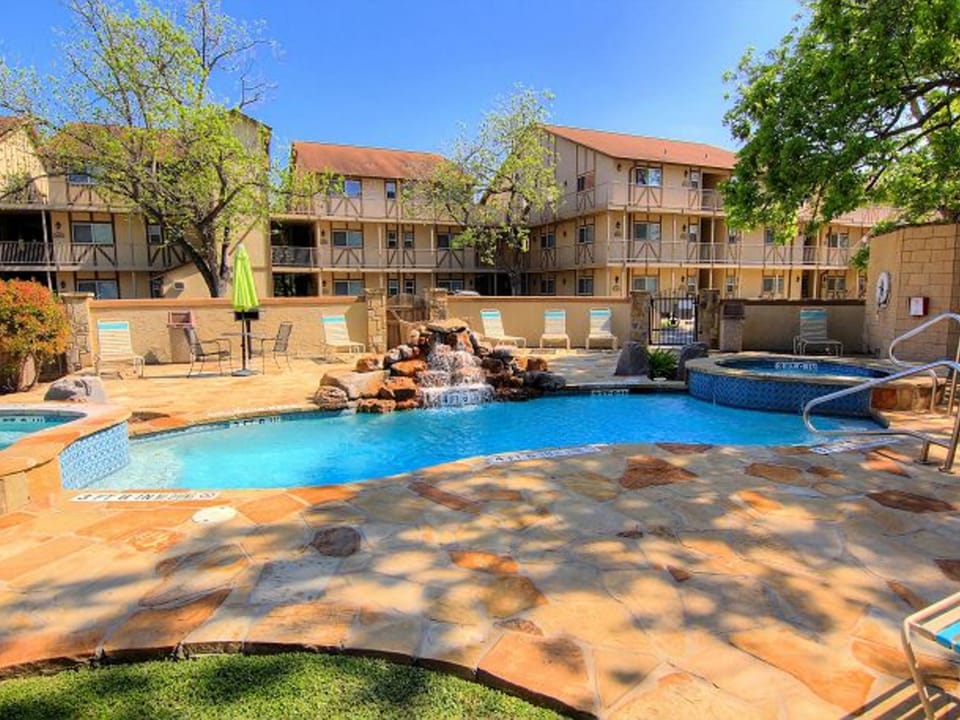 WW D302 Chateau Relaxeau Apartment in New Braunfels