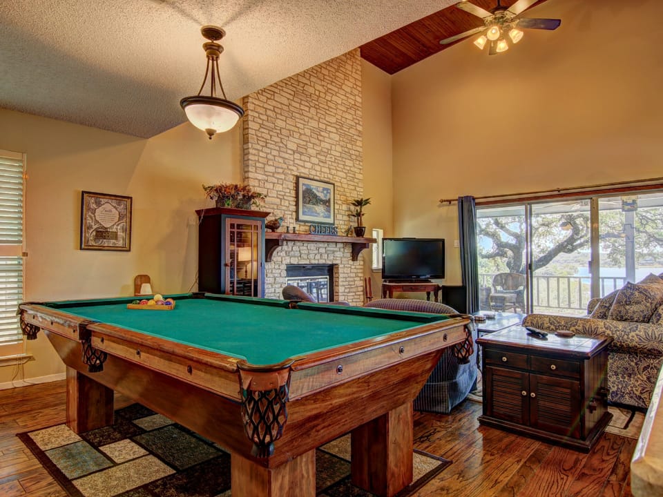 CL 1055 Blue Diamond Retreat House in Canyon Lake