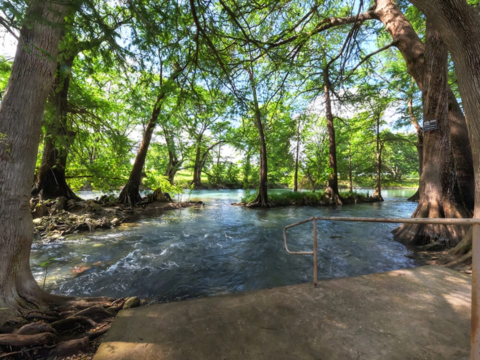 WW i203 Guadalupe River Nut House Apartment in New Braunfels