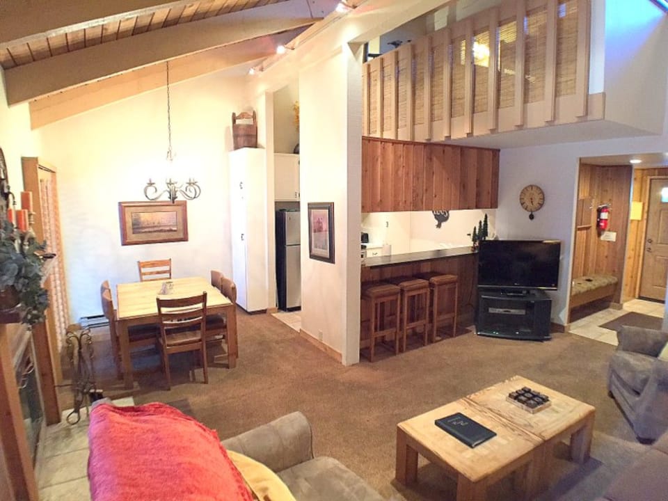 Dining and bar area