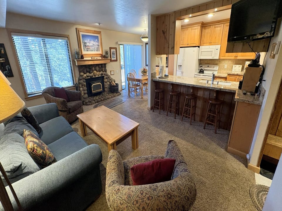 Living room Pic2