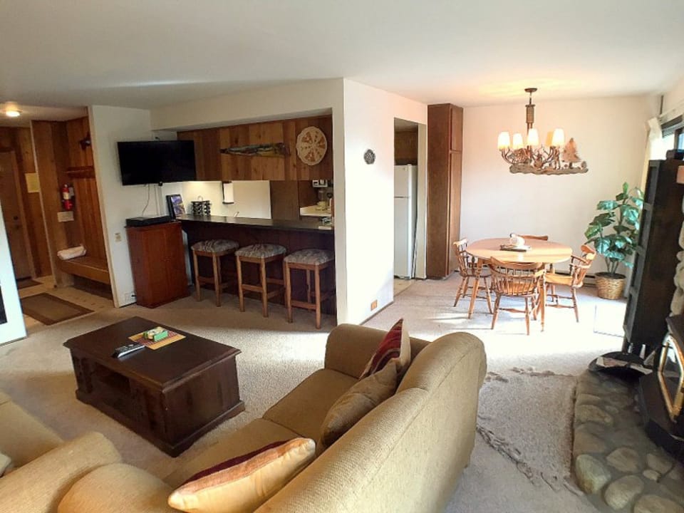 Bar and dining area