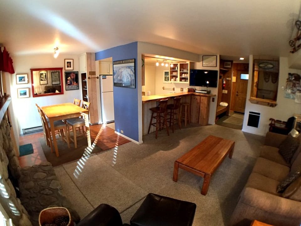 Bar and Dining area