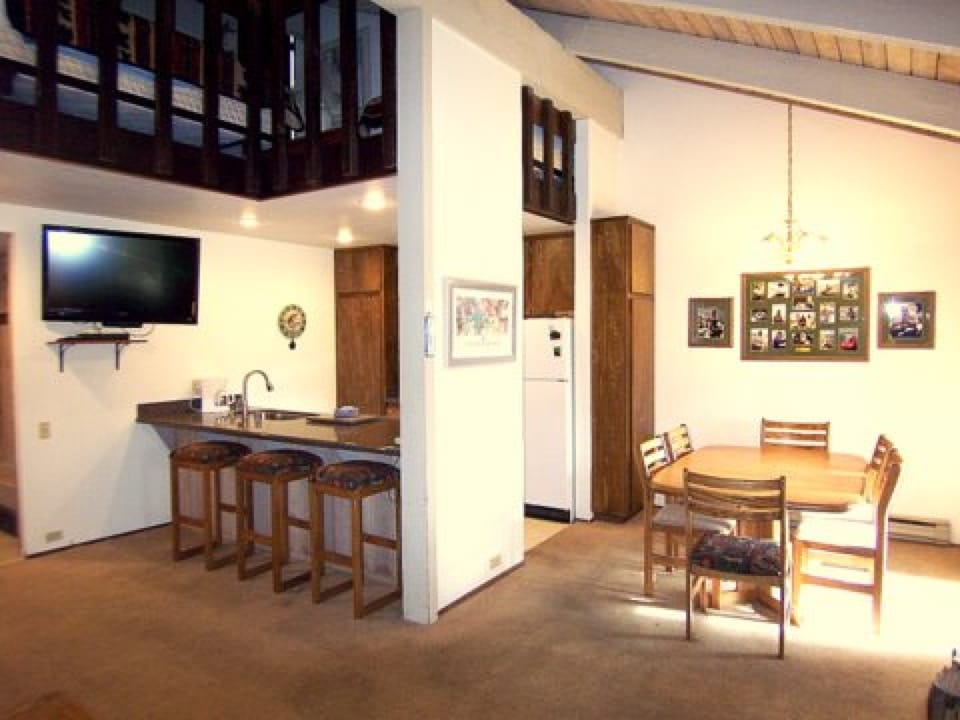 Bar and dining