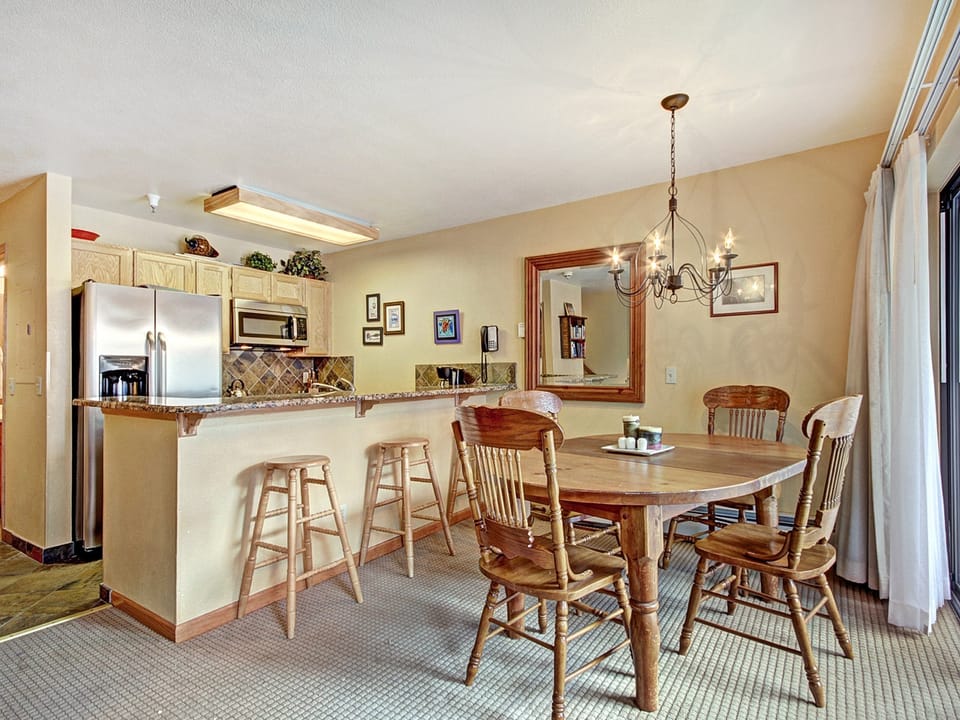 Charming 2Br Steps to Snow-capped Adventures and Main St Apartment in Breckenridge