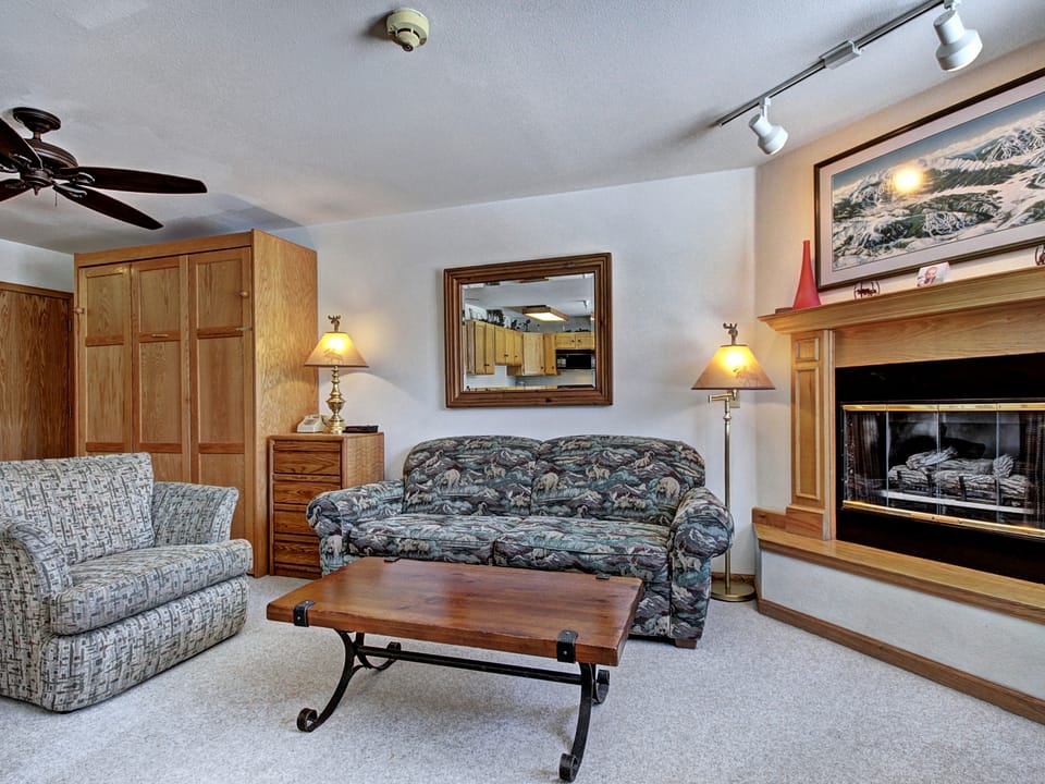 Relaxed Studio Seconds to Historic Main Street - Sleeps 4 Apartment in Breckenridge