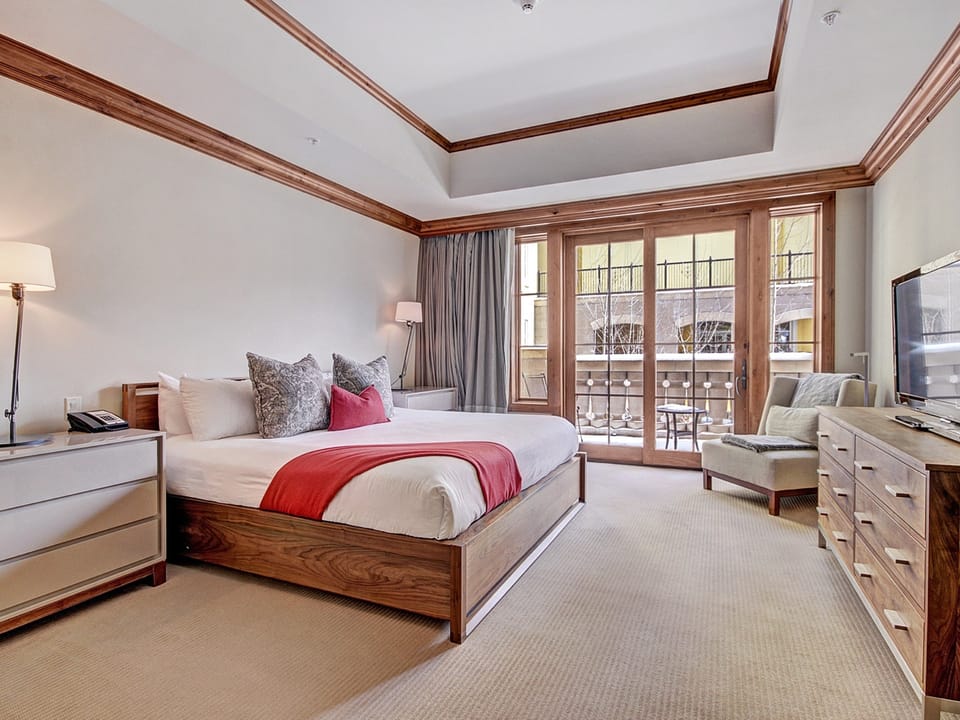 3 BR Luxury Ritz-Carlton Condo w/ Mountain Views Save 20% on 7+ Nights! Apartment in Vail