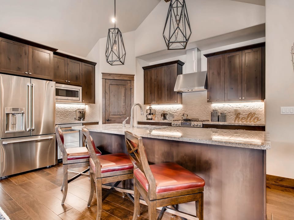 New 3Bdr Luxury Home-fireplace,on-site parking,Kids Ski Free Townhouse in Keystone