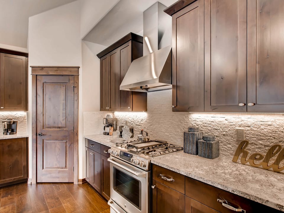 New 3Bdr Luxury Home-fireplace,on-site parking,Kids Ski Free Townhouse in Keystone