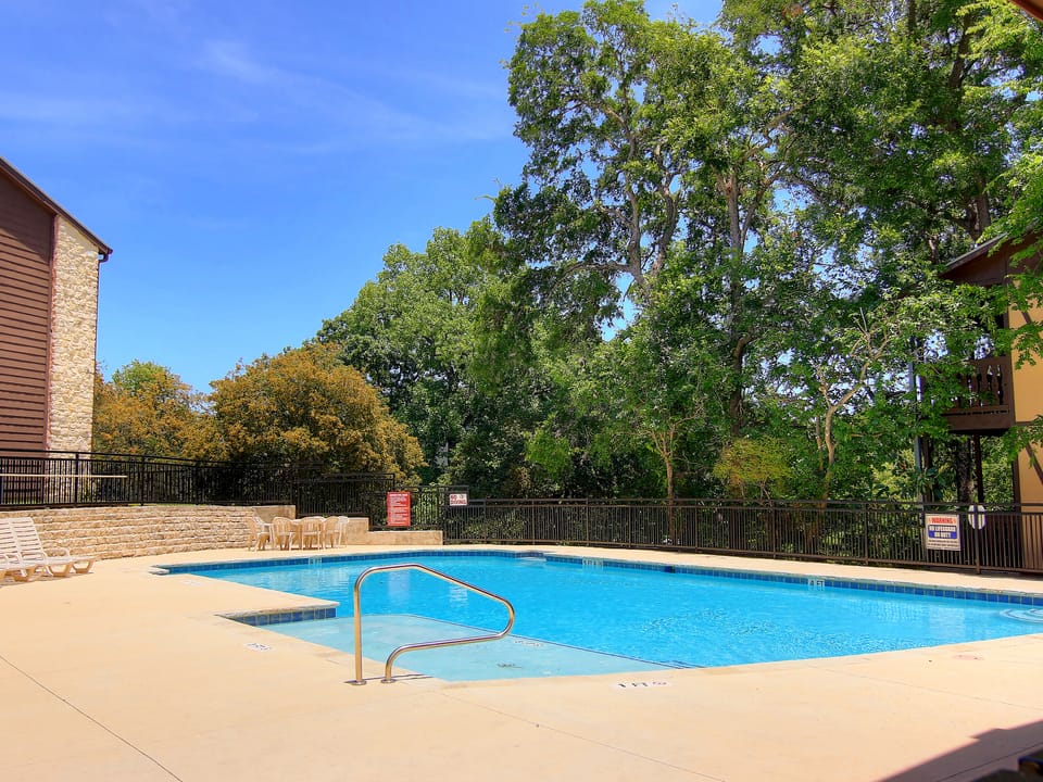 CW B103 Go With The Flow! Apartment in New Braunfels