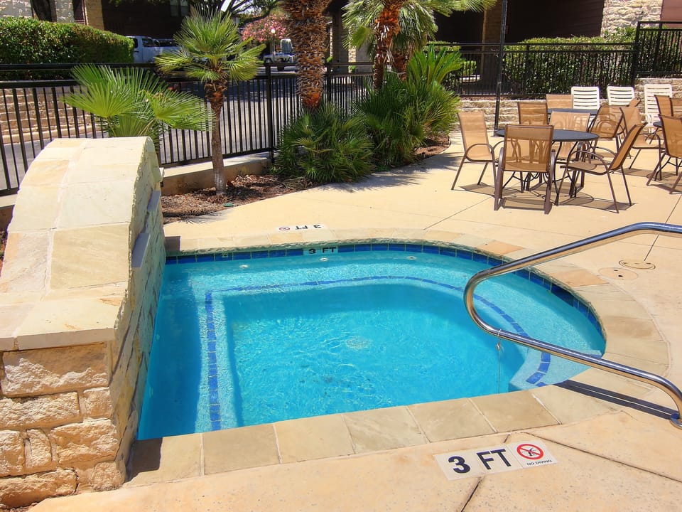 CW B103 Go With The Flow! Apartment in New Braunfels