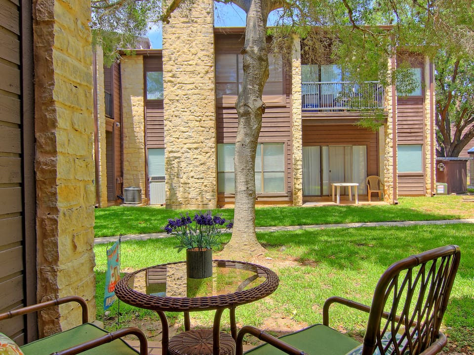 CW B103 Go With The Flow! Apartment in New Braunfels