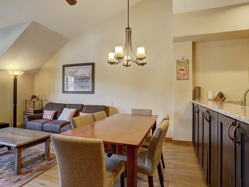 3Br Sweeping Snowcapped Views + Expansive Balcony - Sleeps 8 Apartment in Breckenridge