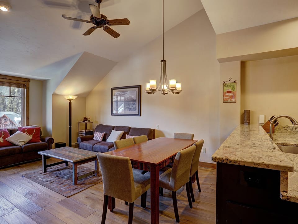 3Br Sweeping Snowcapped Views + Expansive Balcony - Sleeps 8 Apartment in Breckenridge