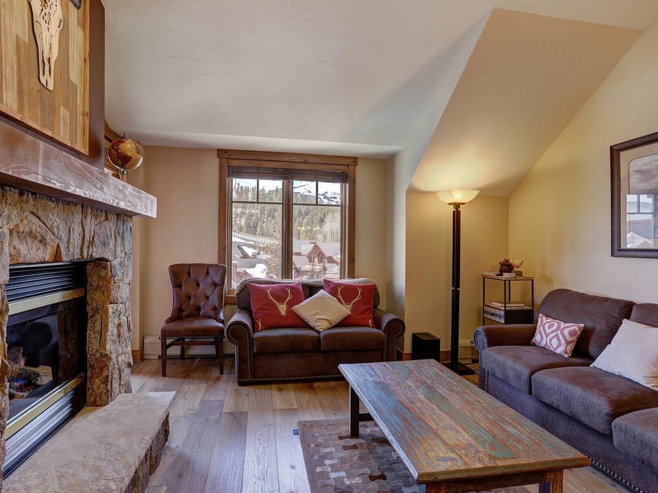 3Br Sweeping Snowcapped Views + Expansive Balcony - Sleeps 8 Apartment in Breckenridge
