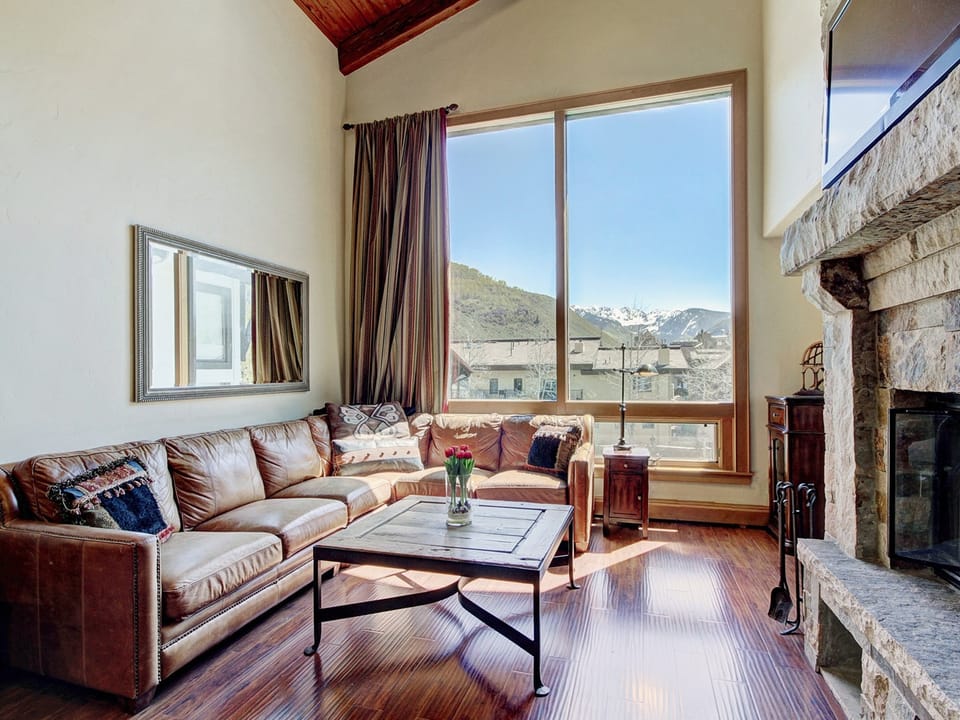 2 BR Condo at The Lodge at Vail View of Gore Range Save 20% on 7+ Nights! Apartment in Vail