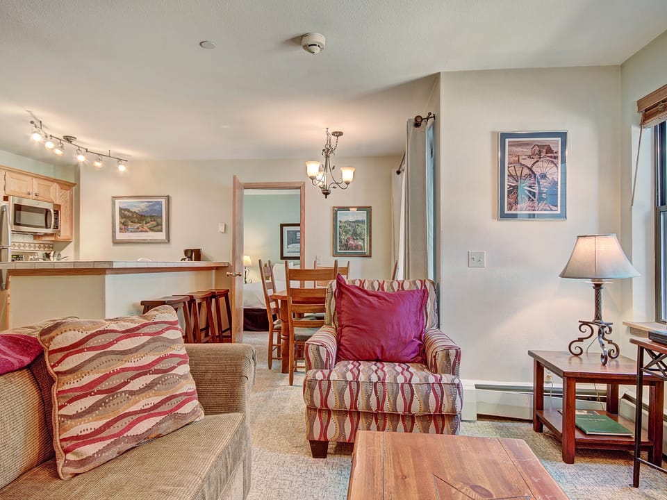 Cozy  & Convenient 1Br - Just steps to Vibrant Apres-Ski 4ppl Apartment in Breckenridge