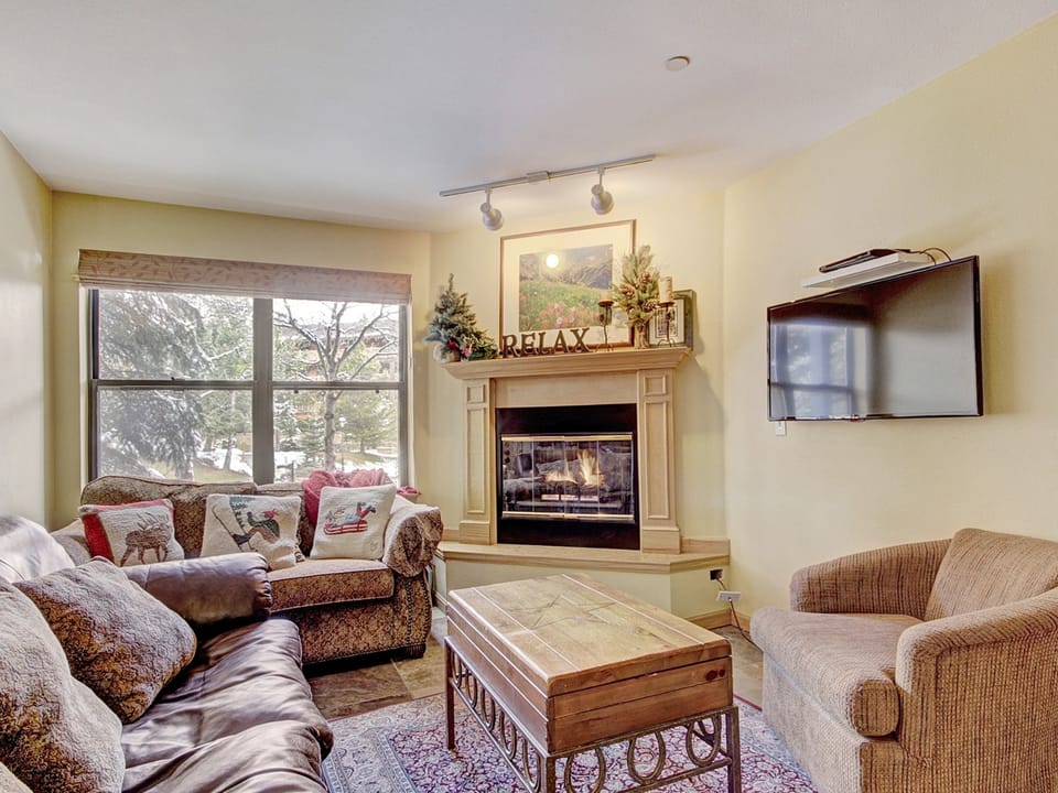 Wake up to Winter Wonderland 1Br 1Ba-Downtown Breck Sleeps 4 Apartment in Breckenridge