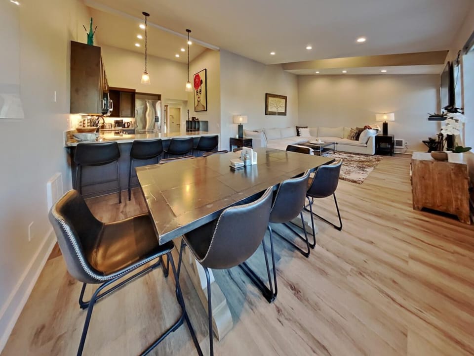 Full-Size Dining Room
