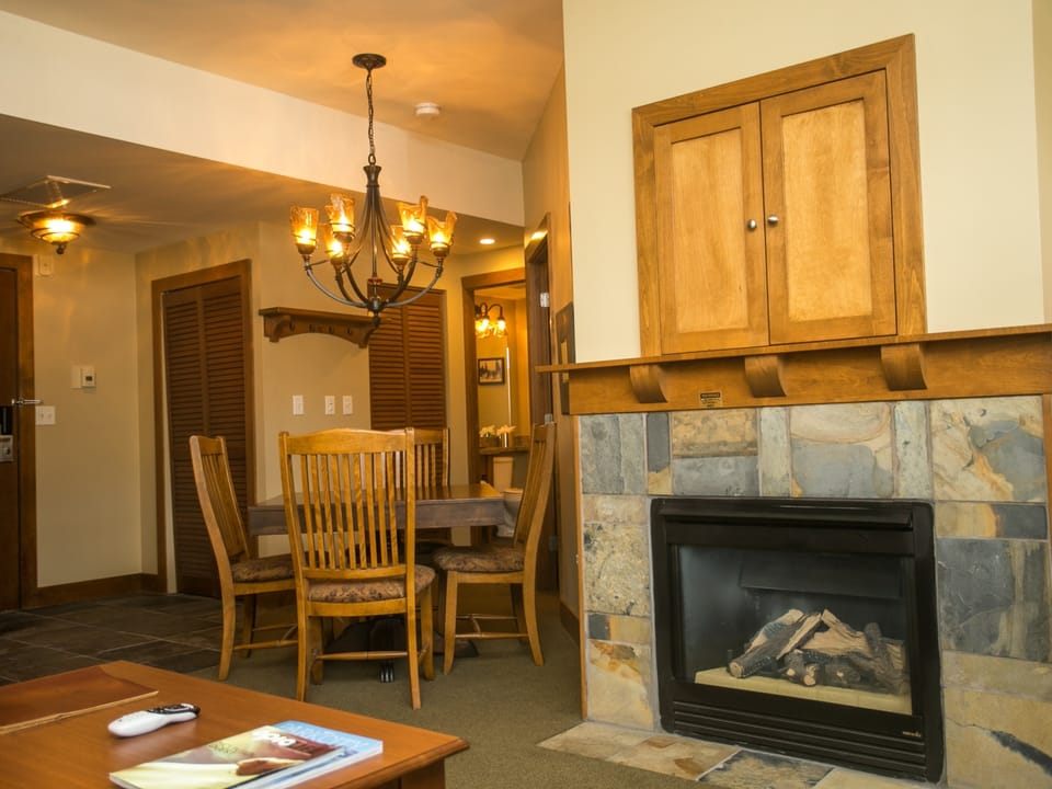 Sundial Lodge Condo Steps from Red Pine Gondola Save 20% on 7+ Nights! Apartment in Wasatch County