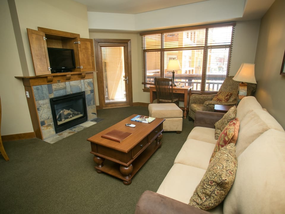 Sundial Lodge Condo Steps from Red Pine Gondola Save 20% on 7+ Nights! Apartment in Wasatch County