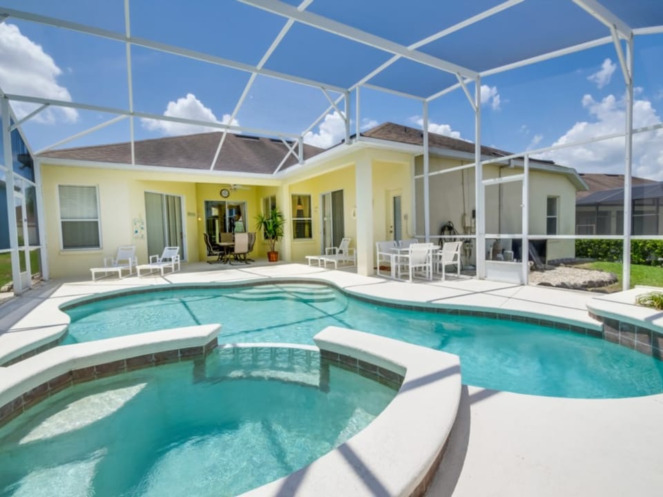 4 Bedroom 3 Bathroom Villa in Four Corners