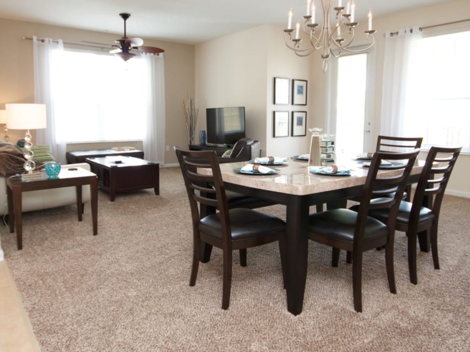 Island Breeze Lake View Apartment in Orlando