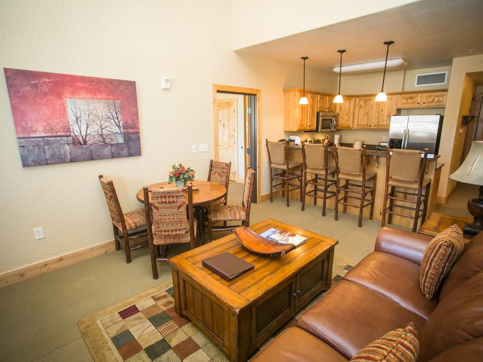 Huge Condo with Stunning Views from Oversized Deck Save 20% on 7+ Nights! Apartment in Wasatch County