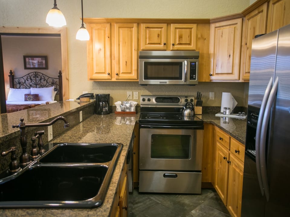 Large Condo, Steps Away from Canyons Village Save 20% on 7+ Nights! Apartment in Wasatch County
