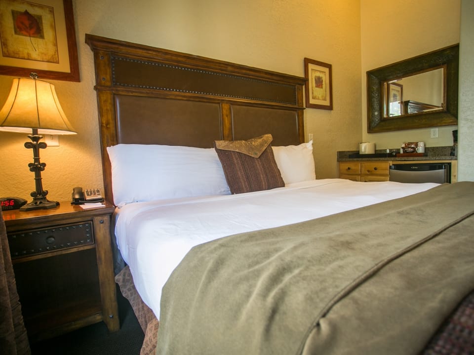 Large Condo, Steps Away from Canyons Village Save 20% on 7+ Nights! Apartment in Wasatch County
