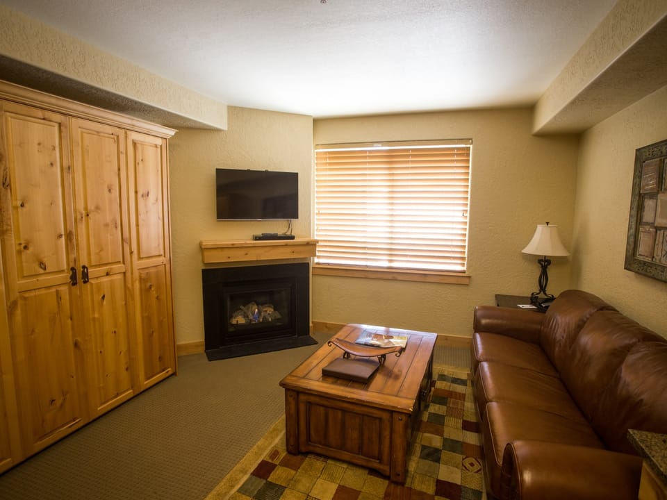 Enormous Condo with Stunning Mountain Views Save 20% on 7+ Nights! Apartment in Wasatch County