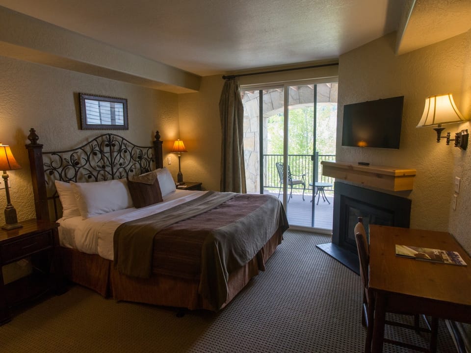 Enormous Condo with Stunning Mountain Views Save 20% on 7+ Nights! Apartment in Wasatch County
