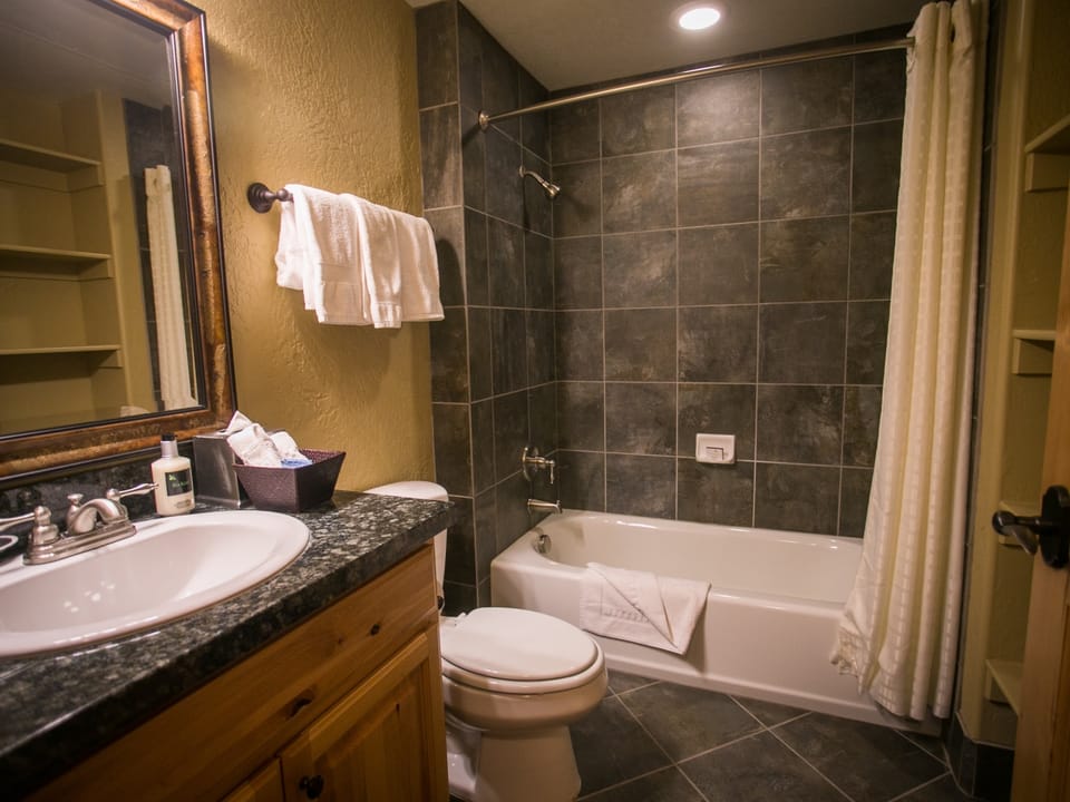 Amazing Mountain Views and Full Kitchen Save 20% on 7+ Nights! Apartment in Wasatch County