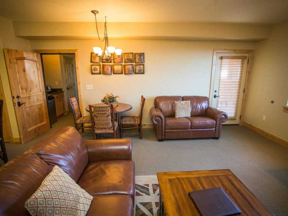 Stay in Comfort while Enjoying Valley Views Save 20% on 7+ Nights! Apartment in Wasatch County