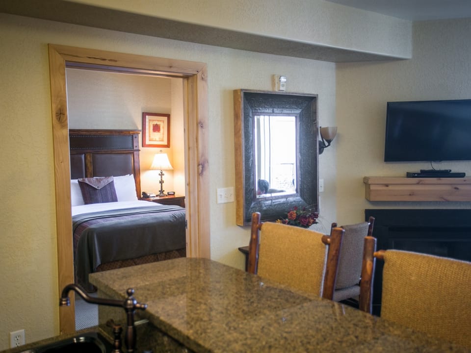 Shared Balcony Stunning Views & Steps from Slopes Save 20% on 7+ Nights! Apartment in Wasatch County