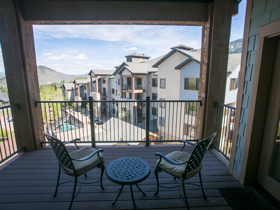 Shared Balcony Stunning Views & Steps from Slopes Save 20% on 7+ Nights! Apartment in Wasatch County
