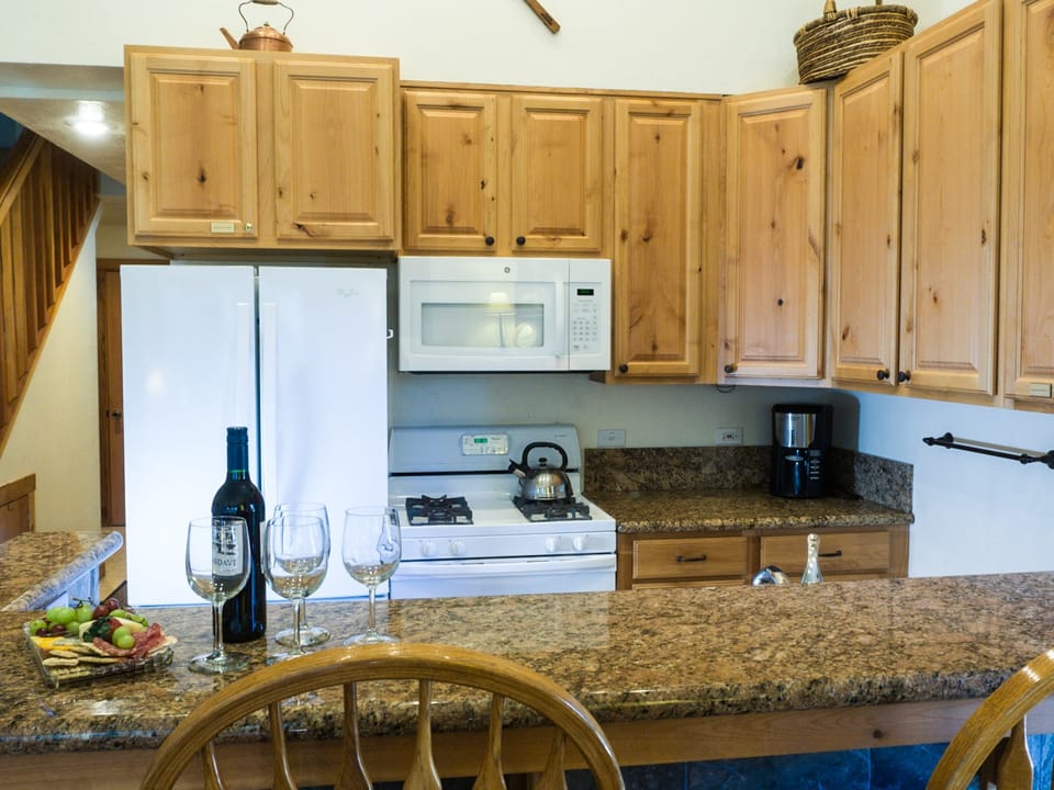 Overwhelming Charm, Overlooking the Village- 2Br 2Ba Hotel in Northstar Drive