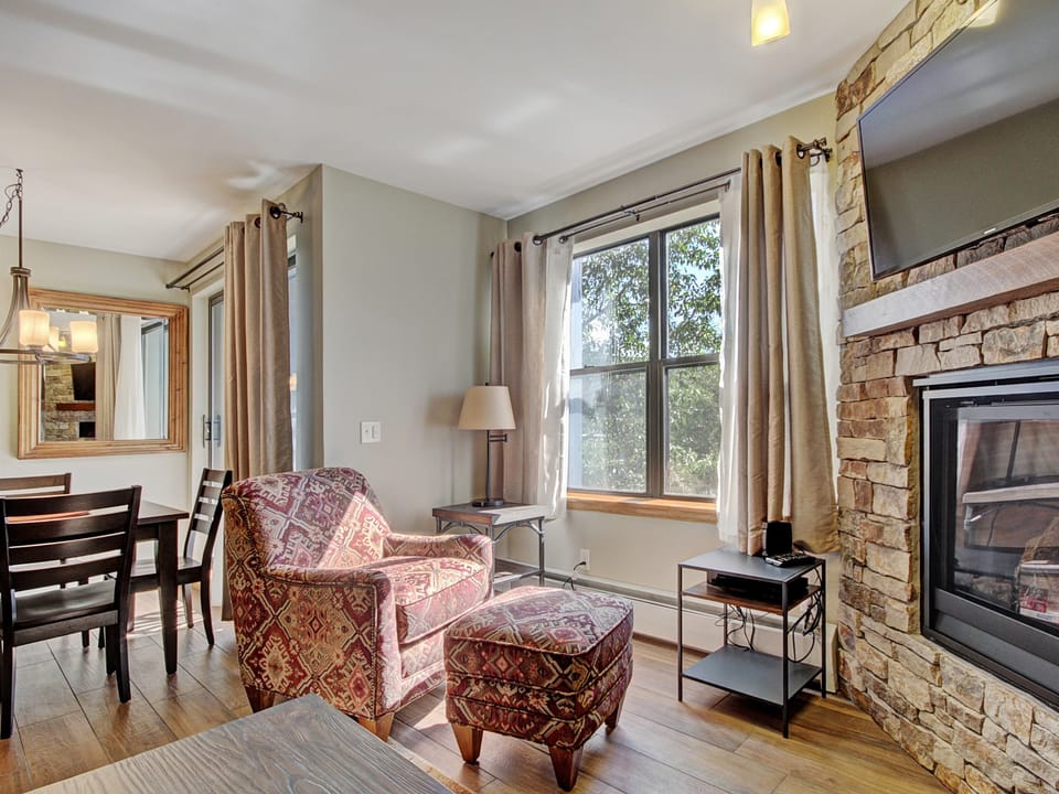 Studio Condo just Steps from Downtown Breckenridge- Sleeps 4 Apartment in Breckenridge