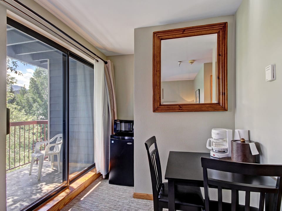 Studio Condo just Steps from Downtown Breckenridge- Sleeps 4 Apartment in Breckenridge