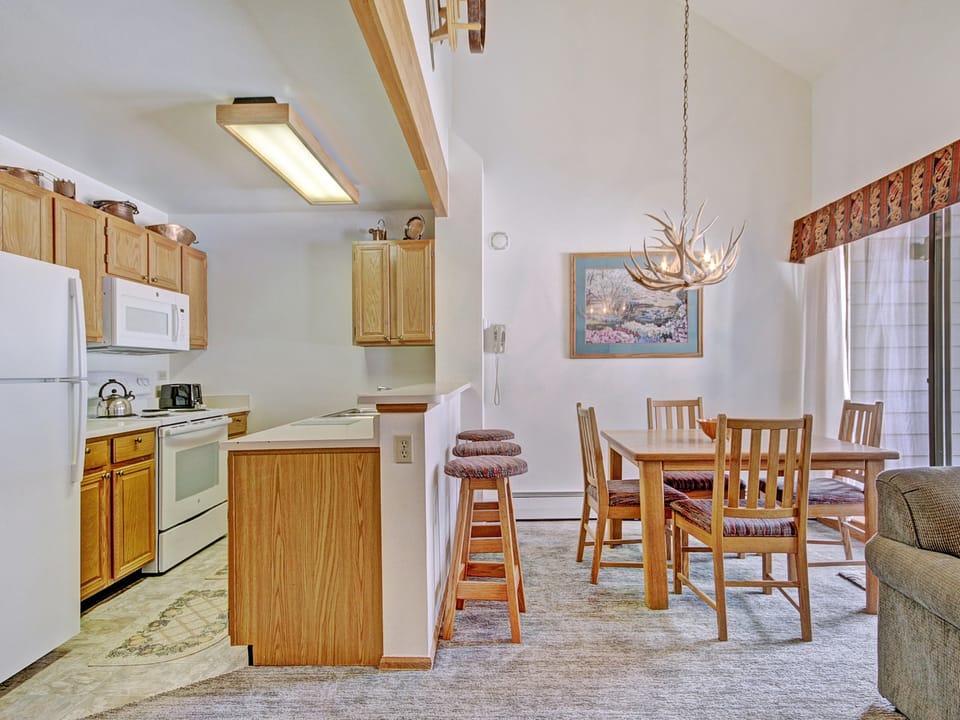 Steps to Mountain & Main St- Studio Loft Apartment in Breckenridge