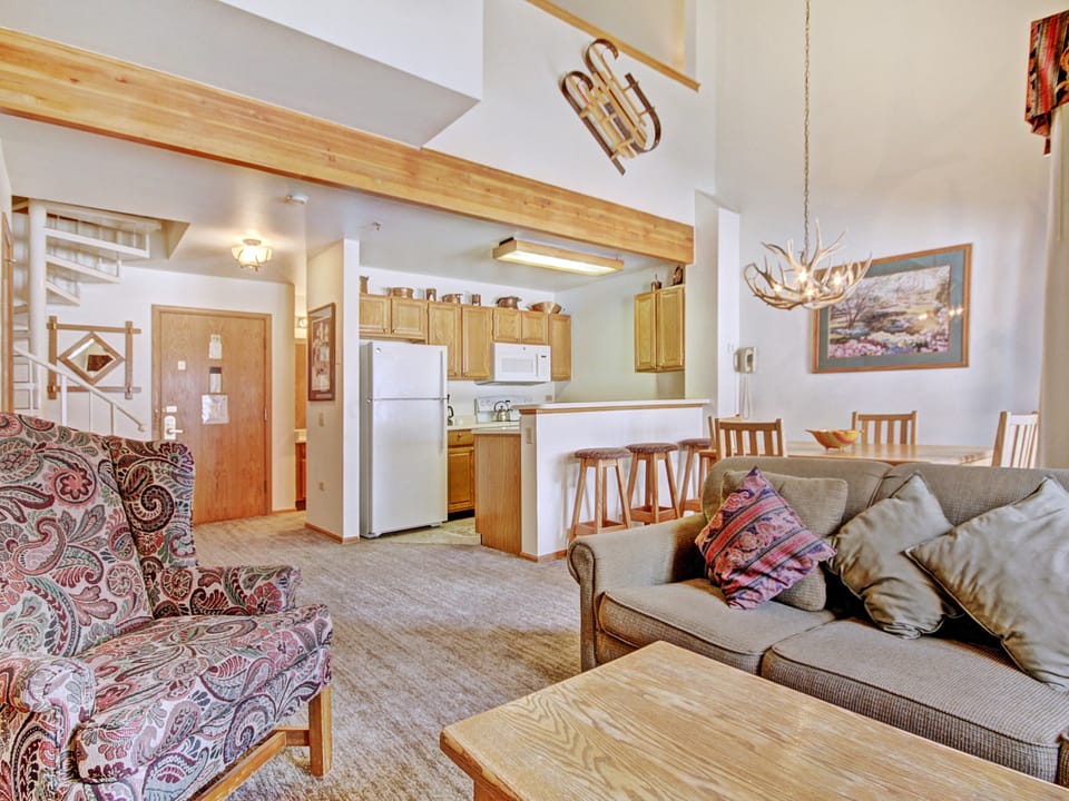 Steps to Mountain & Main St- Studio Loft Apartment in Breckenridge