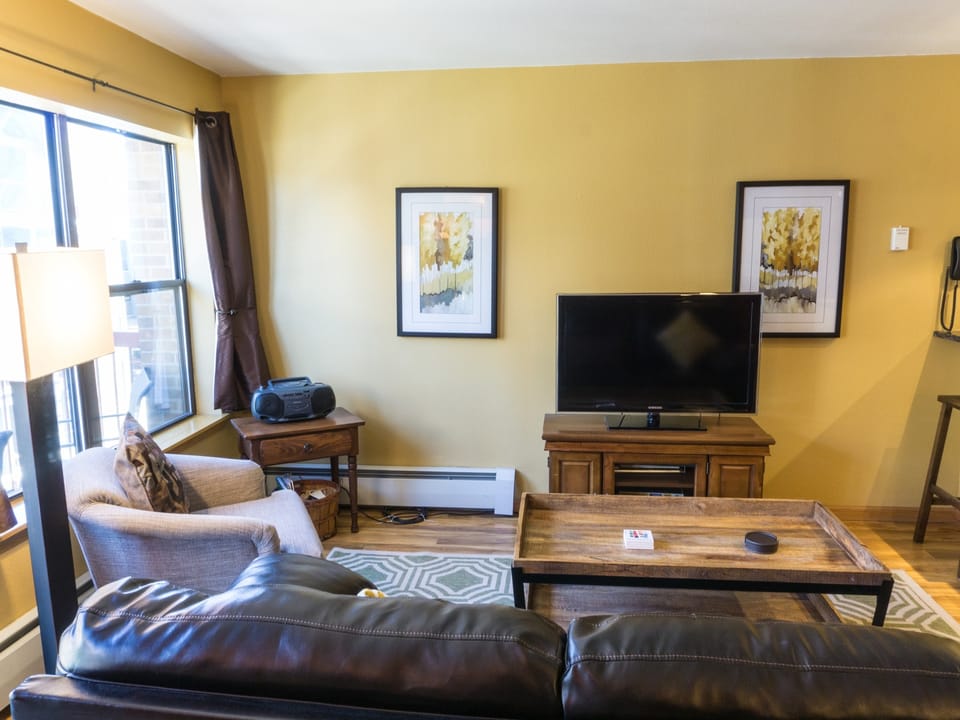 Bright Winter Skylight 2Br PRMR,2Ba Short Stroll to Main St Apartment in Breckenridge