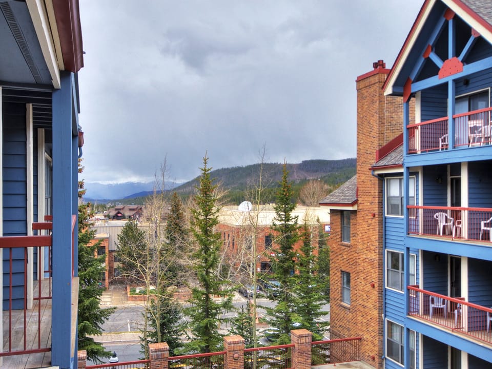 Bright Winter Skylight 2Br PRMR,2Ba Short Stroll to Main St Apartment in Breckenridge
